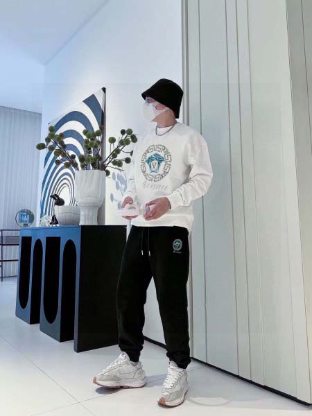 2026年1月28日入荷新作Versace上下セット大人気 ...