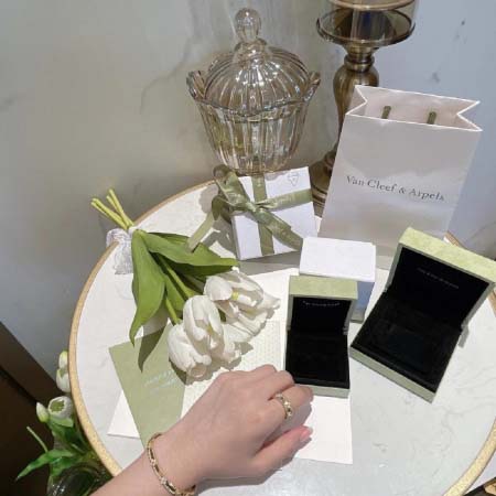 2026年2月1日入荷新品van cleef & arpels腕輪/ブレスレットギフト/誕生日/記念品/アクセサリーxin工場