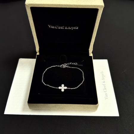 2026年2月1日入荷新品van cleef & arpelsブレスレットギフト/誕生日/記念品/アクセサリーxin工場