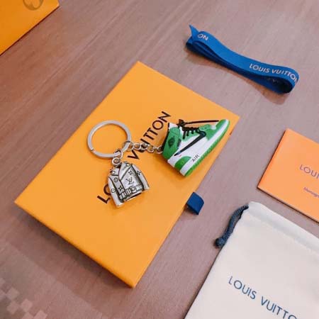 2026年2月3日入荷新品ルイヴィトン キーホルダー ギフト/誕生日/記念品/アクセサリーxin工場