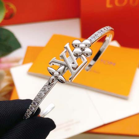 2026年2月3日入荷新品ルイヴィトン腕輪/ブレスレットギフト/誕生日/記念品/アクセサリーxin工場