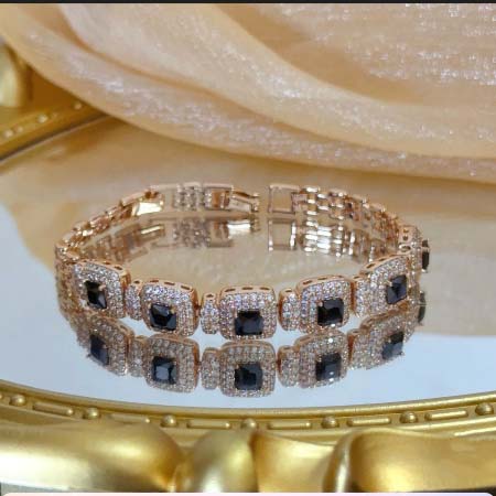 2026年2月3日入荷新品カルティエブレスレットギフト/誕生日/記念品/アクセサリーxin工場