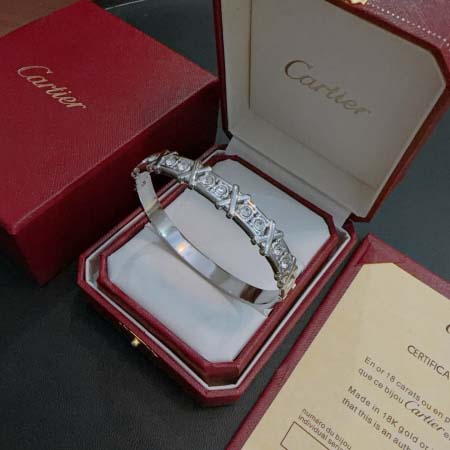 2026年2月3日入荷新品カルティエブレスレットギフト/誕生日/記念品/アクセサリーxin工場