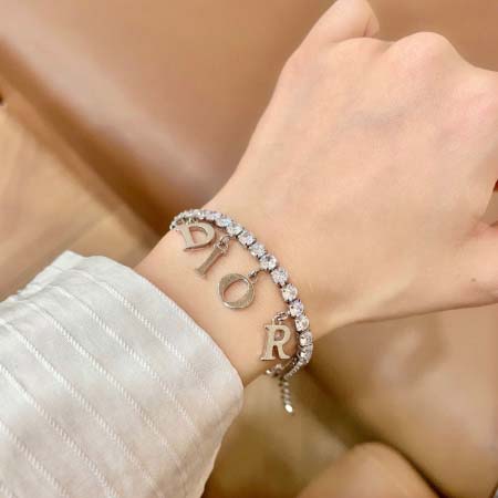 2026年2月5日入荷新品Diorブレスレットギフト/誕生日/記念品/アクセサリーxin工場