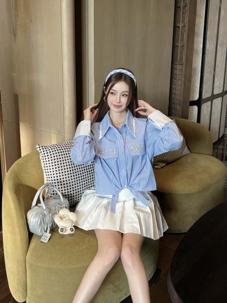 2026年2月26日入荷早春新作 miumiuシャツファッション/誕生日プレゼント/贈り物 can工場