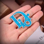 2026年2月5日入荷新品Diorブローチギフト/誕生日/記念品/アクセサリーxin工場