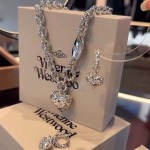 2026年2月5日入荷新品Vivienneネックレスギフト/誕生日/記念品/アクセサリーxin工場