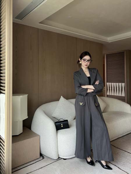 2026年2月26日入荷早春新作VALENTINO上下ファッ...