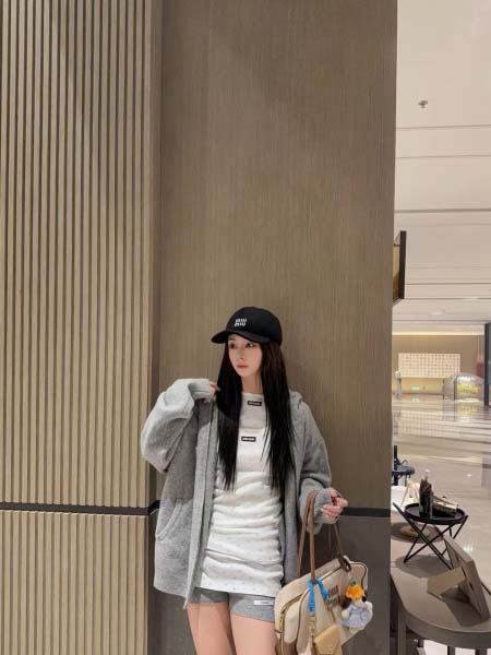 2026年2月26日入荷早春新作MiuMiuアンダーシャツフ...