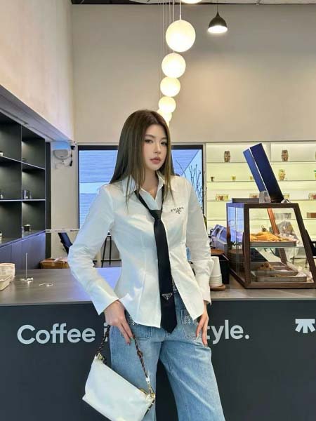 2026年3月6日入荷早春新作Pradaシャツ女性用ファッション/誕生日プレゼント/贈り物 can工場
