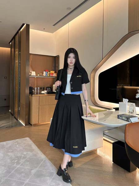 2026年3月9日入荷早春新作MIUMIUセット女性用ファッション/誕生日プレゼント/贈り物 can工場