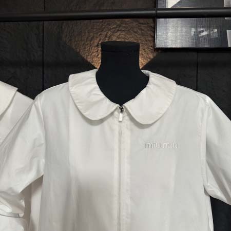 2026年3月9日入荷早春新作Miumiu女性用ファッション/誕生日プレゼント/贈り物 can工場