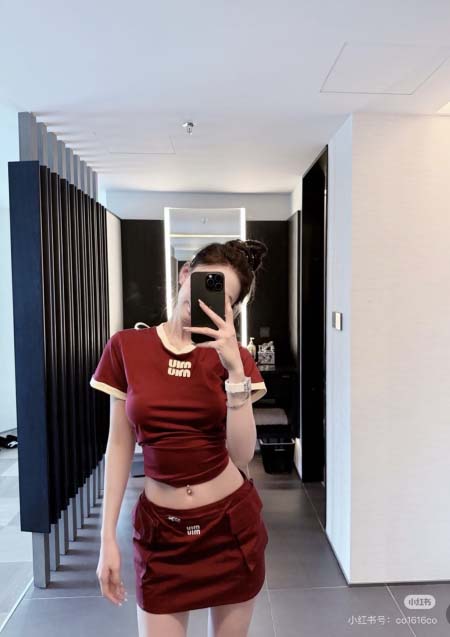 2026年3月9日入荷早春新作MiuMiu セット 女性用ファッション/誕生日プレゼント/贈り物 can工場