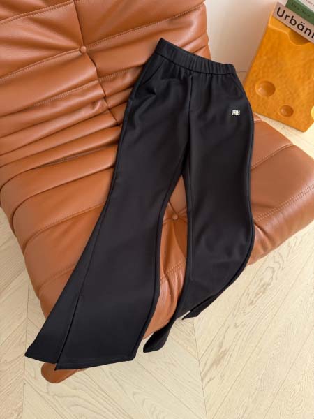 2026年3月6日入荷早春新作 Miumiuファッション/誕...