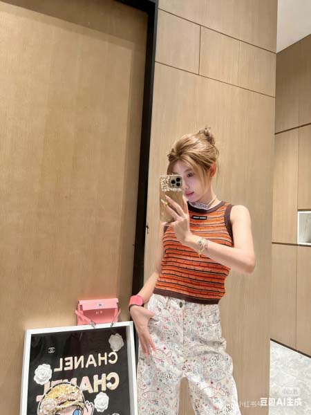 2026年3月6日入荷早春新作Miumiuニットベスト女性用...