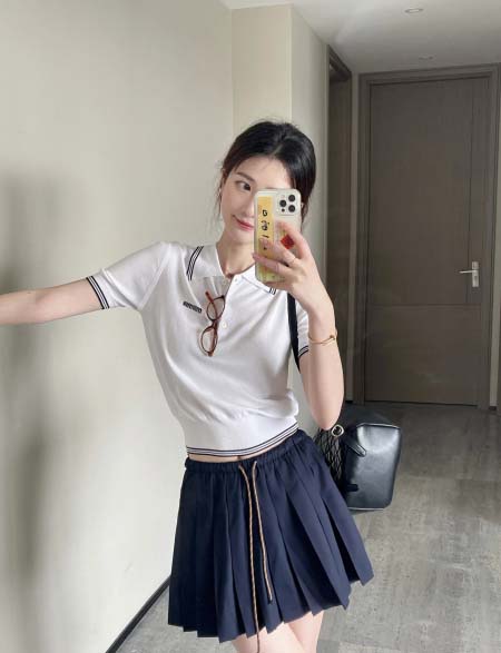 2026年3月9日入荷早春新作MIUMIU女性用ファッション...