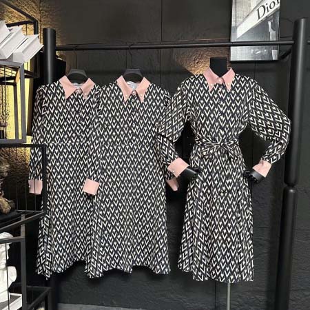 2026年3月21日入荷早春新作Valentino女性用ファ...