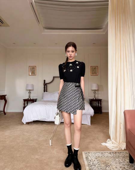 2026年4月9日入荷早春新作Miumiu女性用ファッション...