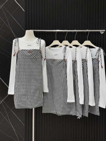 2026年4月9日入荷早春新作Miumiu女性用ファッション...