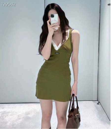 2026年4月9日入荷早春新作Miumiu女性用ファッション...