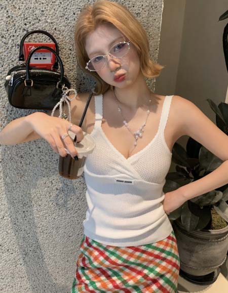 2026年4月9日入荷早春新作Miumiuニットトップ女性用...