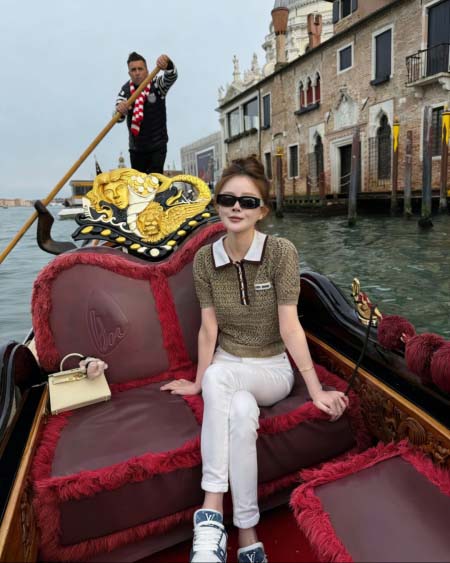 2026年4月9日入荷早春新作Miumiuニットトップ女性用...