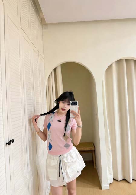 2026年4月9日入荷早春新作Miumiuニットトップ女性用...