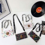 2026年4月10日入荷新作Louis VuittonIphoneケース全機種対応携帯ファッション/誕生日プレゼント/贈り物