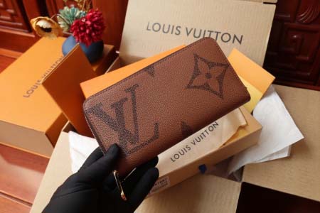 2026年10月15日新作高品質Louis Vuitton 財布M67687  Zippy  VVN  Giant Monogram Reverse  /LH工場