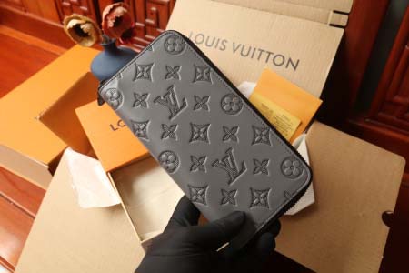 2026年10月15日新作高品質Louis Vuitton 財布M81384  Zippy，Monogram Shadow /LH工場
